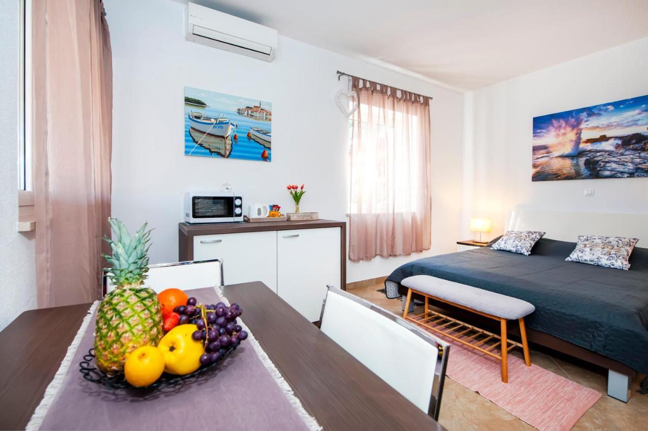 Apartment F&r *